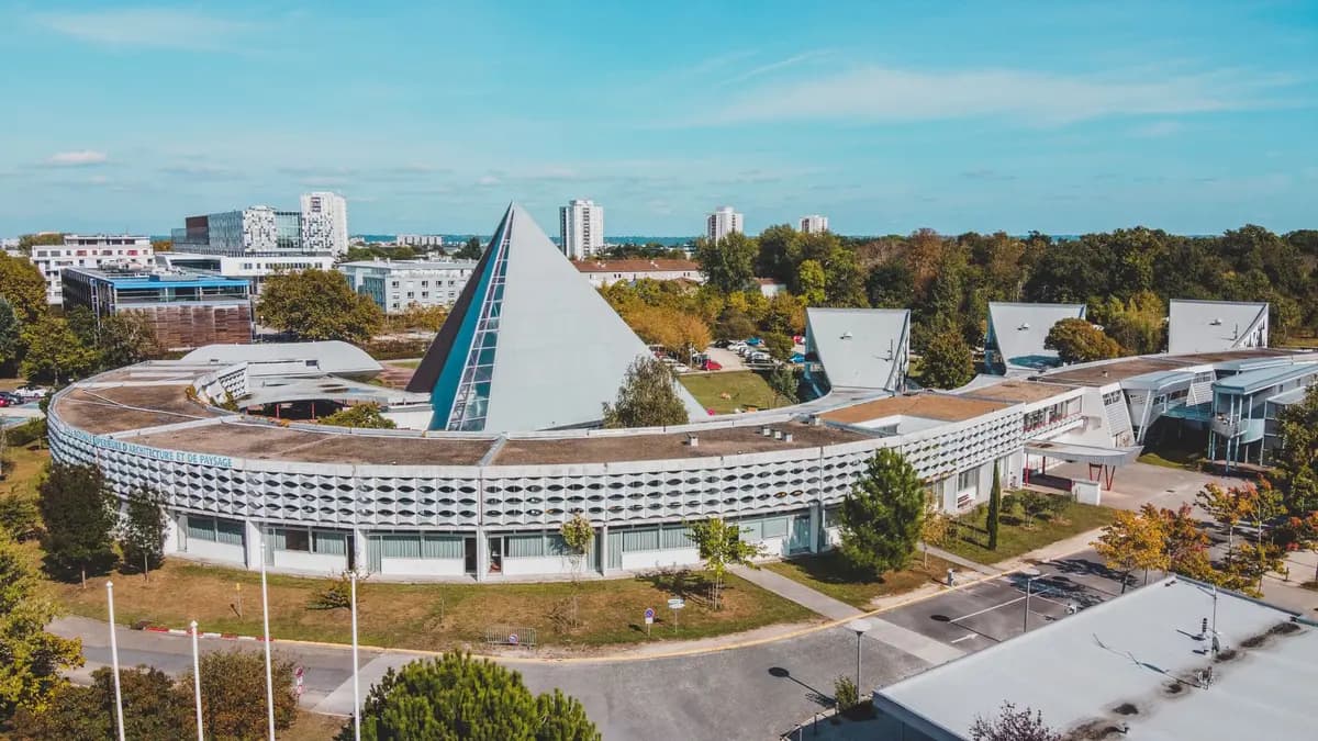 42, la escuela de programación sin matrícula, sin profesores y sin pedir título, con más de 50 campus en 30 países