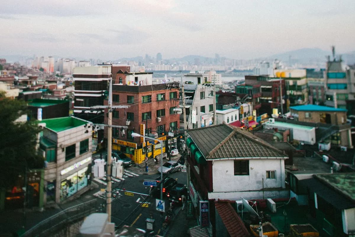 Corea del Sur volvió permanente su visa de nómada y le bajó el ingreso mínimo a la mitad si tenés menos de 35